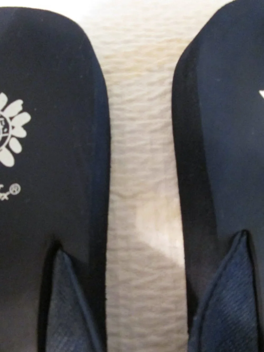 Yellow Box Women's Navy Blue Flip Flops Size 7.5 - Picture 3 of 11